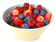 Плодова салата с ягоди, къпини, малини, боровинки и захарен сироп